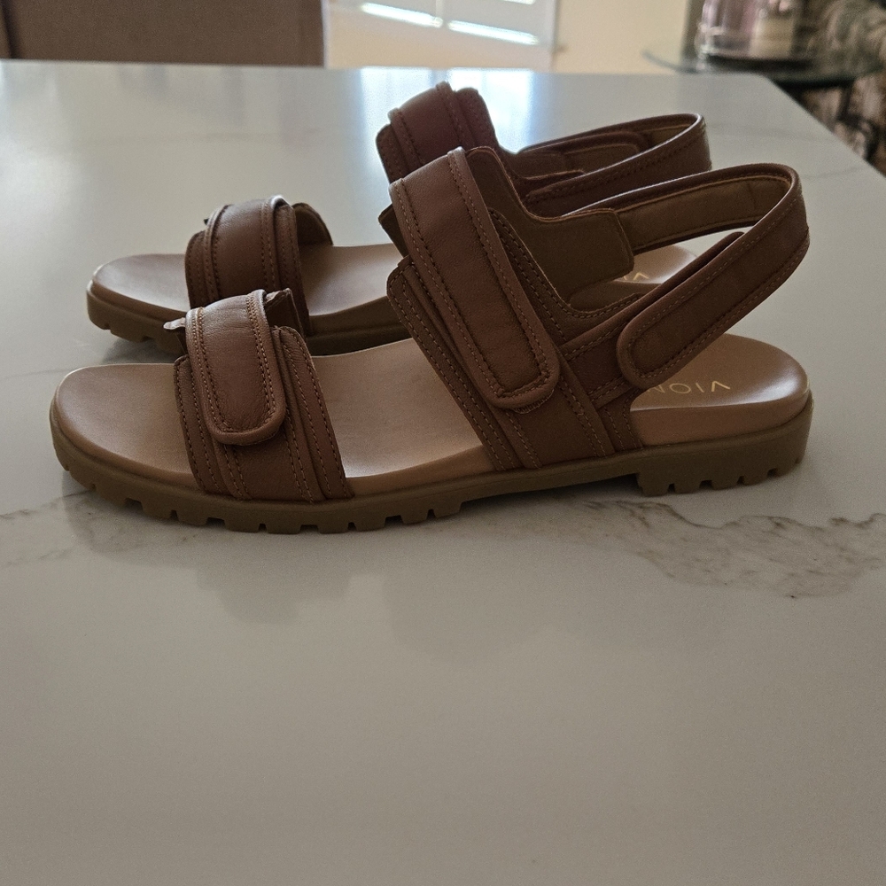 NWT Vionic Cassidy Slingback Sandals